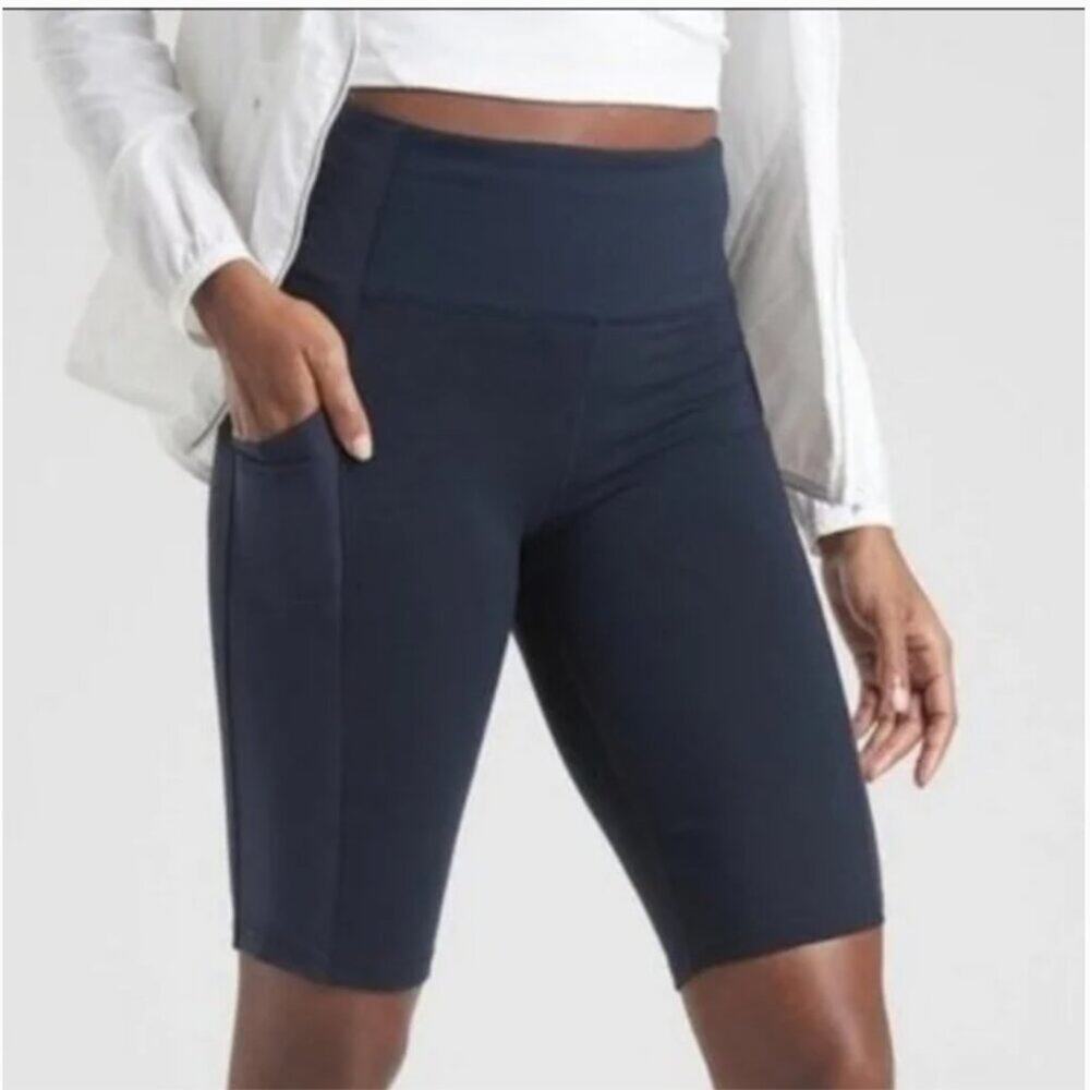 Athleta Excursion Hybrid 9” Navy Short Size M